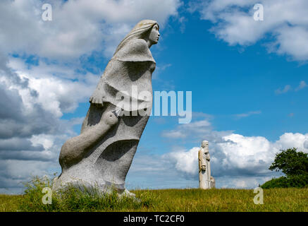 Stz Klervi scultura di granito nella Valle dei santi, Quenequillec, Brittany, Francia. Foto Stock