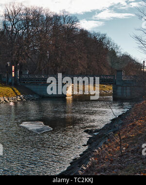 Djurgardsbrunnsbron, Stoccolma l'ultimo ponte girevole, attraversando Djurgardsbrunnskanalen, Djurgarden, Stoccolma, Svezia e Scandinavia Foto Stock