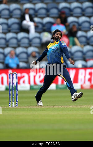 Cardiff, Galles, UK. 04 Giugno, 2019. Il 4 giugno 2019, Sophia Gardens, Cardiff, Galles, ICC Cricket World Cup, Afghanistan versus Sri Lanka; Nuwan Pradeep bocce Credit: Azione Plus immagini di sport/Alamy Live News Foto Stock