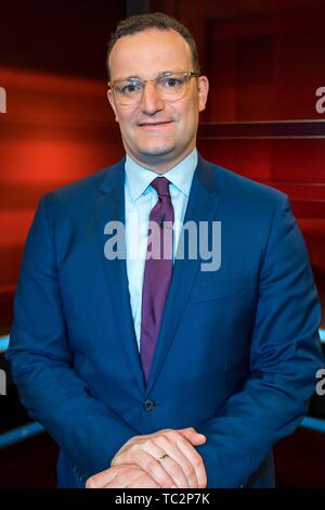 Berlino, Deutschland. 03 Giugno, 2019. 03.06.2019, Jens Spahn, CDU, Ministro federale della sanità in studio TV a Hart ma leale in studio di Adlershof a Berlino. Ritratto del candidato. | Utilizzo di credito in tutto il mondo: dpa/Alamy Live News Foto Stock