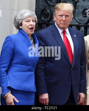 Londra, Regno Unito. 04 Giugno, 2019. Il presidente statunitense Donald Trump e del Primo Ministro britannico Theresa Maggio visto al di fuori di n. 10 di Downing Street il secondo giorno della visita di Stato nel Regno Unito. Credito: SOPA Immagini limitata/Alamy Live News Foto Stock