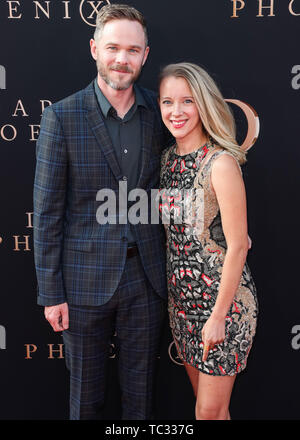 HOLLYWOOD e LOS ANGELES, CALIFORNIA, STATI UNITI D'America - 04 giugno: Shawn Ashmore e Dana Wasdin arrivare presso il Los Angeles Premiere del XX Century Fox 'Dark Phoenix" tenutasi presso la leva TCL Chinese Theatre IMAX il 4 giugno 2019 a Hollywood e Los Angeles, California, Stati Uniti. (Foto di Xavier COLLIN/Image Press Agency) Foto Stock