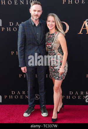 HOLLYWOOD e LOS ANGELES, CALIFORNIA, STATI UNITI D'America - 04 giugno: Shawn Ashmore e Dana Wasdin arrivare presso il Los Angeles Premiere del XX Century Fox 'Dark Phoenix" tenutasi presso la leva TCL Chinese Theatre IMAX il 4 giugno 2019 a Hollywood e Los Angeles, California, Stati Uniti. (Foto di Xavier COLLIN/Image Press Agency) Foto Stock