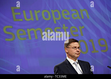 Bruxelles, Belgio. 5 Giugno 2019. Il vicepresidente della Commissione europea, Valdis Dombrovskis dà una conferenza stampa del semestre europeo relazione presso la Commissione europea. Foto Stock