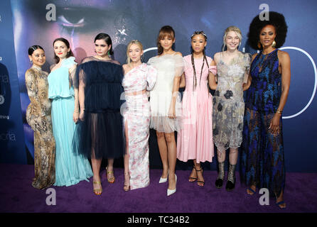 Los Angeles, Ca, Stati Uniti d'America. Il 4 giugno, 2019. Alexa Demie, Maude Apatow, Barbie Ferreira, Sydney Sweeney, Zendaya, Storm Reid, cacciatore Schafer e Nika Re, presso il Los Angeles Premiere di HBO di euforia al Dome Glossari Affini a Los Angeles, la California il 4 giugno 2019. Credito: Faye Sadou/media/punzone Alamy Live News Foto Stock