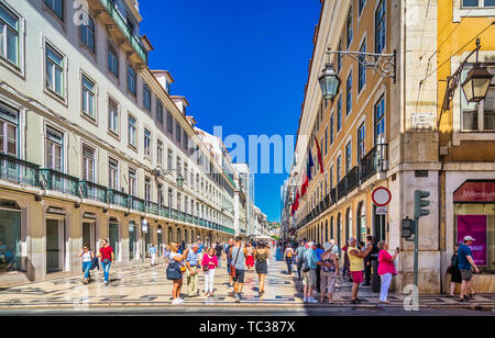 Una delle molte piazze di Lisbona, Portogallo Foto Stock