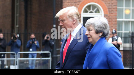 Theresa Maggio e Donald Trump, Stati Uniti d'America visita presidenziale per il Regno Unito, Downing Street, Londra, Regno Unito, 04 giugno 2019, Foto di R Foto Stock