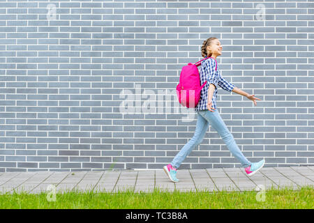 Teen girl torna a scuola Foto Stock