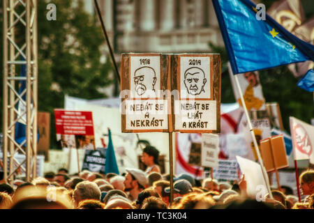 Praga, 4 di giugno del 2019 - protestare contro Andrej Babis in Piazza Venceslao Foto Stock