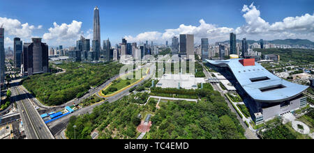 Vista panoramica del paesaggio urbano nel centrale quartiere di Futian di Shenzhen, Foto Stock