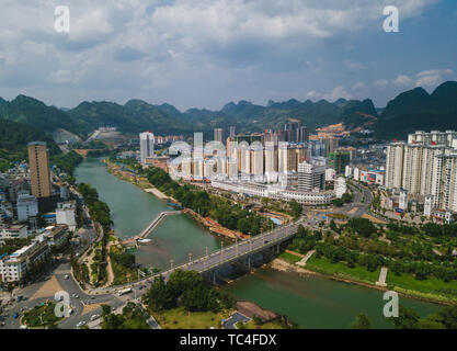 Riprese aeree del paesaggio urbano di Libo County, Guizhou, Cina Foto Stock