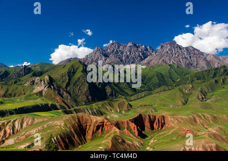Il paesaggio naturale di montagna Zhuoer Nel Qinghai Foto Stock