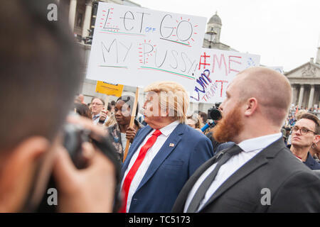 LONDON, Regno Unito - 4 Giugno 2019: Un Donald Trump lookalike in Trafalgar Square nel corso di una protesta politica Foto Stock