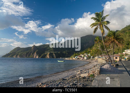 Strand am Fischerdorf Scotts Head an der Südwestküste der Insel Dominica, Karibik, Mittelamerika | Scotts Head Beach sulla costa sud occidentale di domin Foto Stock