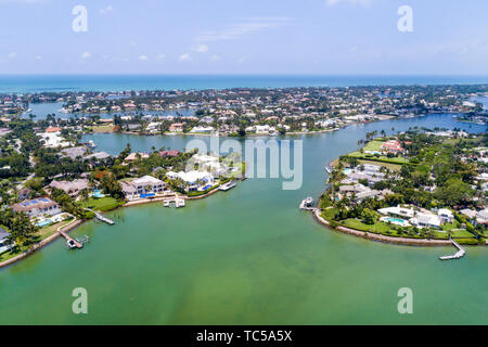 Naples Florida,Port Royal,Gordon River Water Pass Golfo del Messico,tenute residenze, vista aerea dall'alto dall'alto, viaggi in aereo Foto Stock