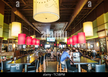 Miami Florida,Midtown,The Shops at Midtown Miami,shopping shopper shopper shopper shop negozi mercati di mercato di vendita di acquisto, negozi al dettaglio bu Foto Stock