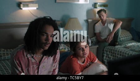 I morti non muoiono è un 2019 American zombie commedia film scritto e diretto da Jim Jarmusch. Esso dispone di un cast ensemble comprese Adam Driver, Bill Murray, Selena Gomez, Chloë Sevigny Steve Buscemi, Austin Butler, RZA, Tilda Swinton, Tom Waits, Danny Glover, Caleb Landry Jones, Rosie Perez, e Carol Kane. Questa fotografia è per il solo uso editoriale ed è il copyright del film company e/o il fotografo assegnato dal film o società di produzione e può essere riprodotto solo da pubblicazioni in congiunzione con la promozione del film di cui sopra. Un credito per il film company Foto Stock