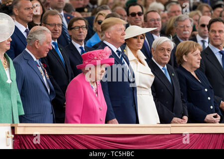 I leader del mondo tra cui la Regina Elisabetta II e il presidente Donald Trump dal Regno Unito, negli Stati Uniti e in Europa guarda il D-Day 75 evento nazionale a Portsmouth, Regno Unito. Foto Stock