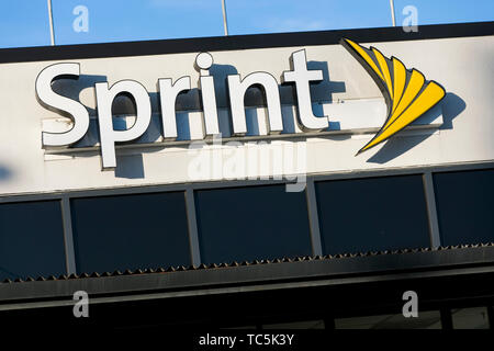 Un logo segno esterno di una Sprint Corporation store nelle acque che rientrano, West Virginia il 4 giugno 2019. Foto Stock