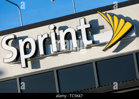 Un logo segno esterno di una Sprint Corporation store nelle acque che rientrano, West Virginia il 4 giugno 2019. Foto Stock