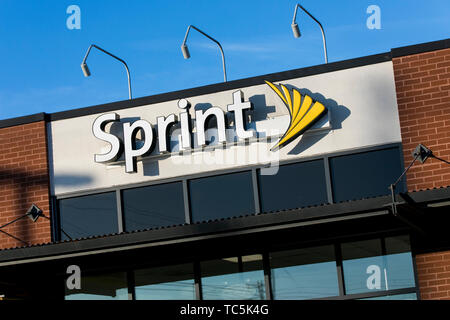 Un logo segno esterno di una Sprint Corporation store nelle acque che rientrano, West Virginia il 4 giugno 2019. Foto Stock