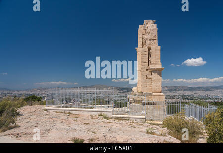 Un monumento di Filopappos sulla cima della collina di Filopappou Foto Stock