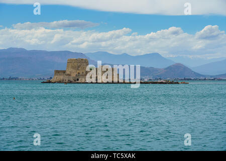 Bourtzi castello d'acqua nel porto di Nafplio Foto Stock