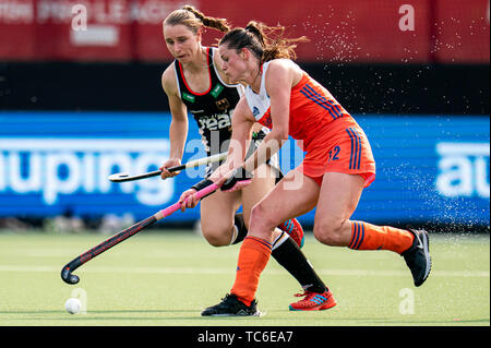 EINDHOVEN, 04-06-2019, Pro League (donne) , Paesi Bassi - Germania , Paesi Bassi player Lidewij Welten (r) Foto Stock