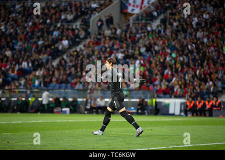 Porto, Portogallo. 05 Giugno, 2019. La Svizzera è il portiere Yann Sommer visto in azione durante la UEFA Nazioni League finali al Dragon Stadium di Porto, Portogallo. ( Portogallo 3:1 Svizzera ) Credito: SOPA Immagini limitata/Alamy Live News Foto Stock