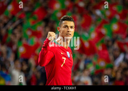 Porto, Portogallo. 05 Giugno, 2019. Il Portogallo player Cristiano Ronaldo celebra il secondo obiettivo durante la UEFA Nazioni League finali al Dragon Stadium di Porto, Portogallo. ( Portogallo 3:1 Svizzera ) Credito: SOPA Immagini limitata/Alamy Live News Foto Stock