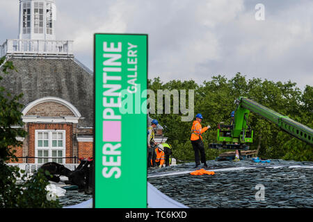 Londra, Regno Unito. 05 Giugno, 2019. Serpentine Pavilion 2019, progettato da Tokyo in base Junya Ishigami + Associates. Si apre il 21 giugno. Credito: Guy Bell/Alamy Live News Foto Stock