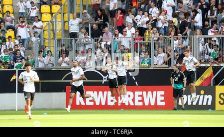 Firo: 05.06.2019 Calcio, 2019/2020 Team Nazionale Germania Giorno delle ventole formazione gioco, DFB fino in prossimità di ventole in Aachen | Utilizzo di tutto il mondo Foto Stock