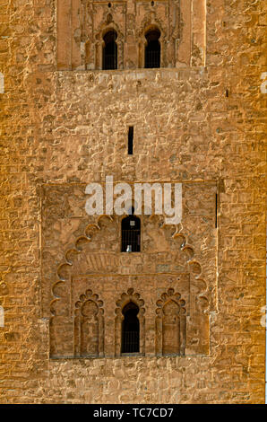 Dettaglio del campanile della moschea di Koutoubia si trova in Jeema el Fna: marrakech marocco Foto Stock