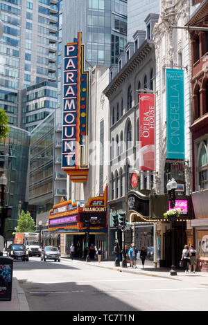 Emerson College Paramount Theatre e Boston Opera House ON Washington Street nel quartiere dei teatri di Boston Foto Stock