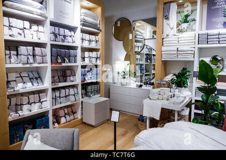 Miami Florida,The Shops at Midtown Miami,West Elm,interni,mobili per la casa mobili,vendita prodotti esposizione,shopping shopper Foto Stock