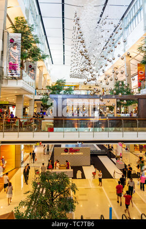 Bangkok, Thailandia, Marzo 2013 Gli interni moderni del Siam Shopping Mall. Siam è uno dei più famosi centri per lo shopping a Bangkok Foto Stock