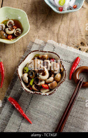 Frutti di mare piccante mare semi di melone lumaca pinze di granchio Foto Stock