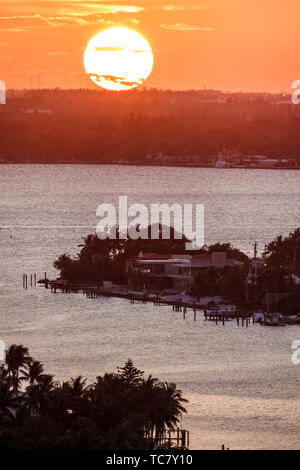 Miami Beach Florida, Biscayne Point, Biscayne Bay Water, tramonto tramonto tramonto, acqua, visitatori viaggio viaggio turismo turistico turismo luoghi di interesse cultu Foto Stock