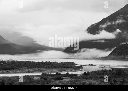 Nuvole di fumo del Palon Fiume Zangbo Foto Stock