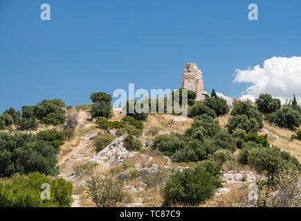 Un monumento di Filopappos sulla cima della collina di Filopappou Foto Stock