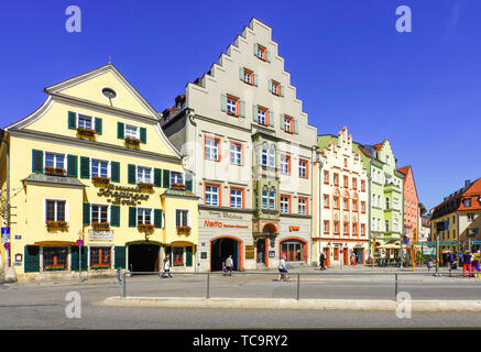 Case storiche in piazza Arnulf, (Arnulfsplatz), Ratisbona, Germania. Foto Stock