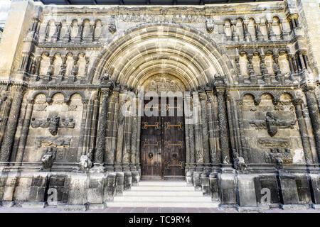 Il romanico portale nord della chiesa scozzese st Jakob, Regensburg, Baviera, Germania. Foto Stock