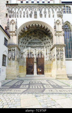 View Portal per la Cattedrale di Santa Maria a Augsburg, Schwaben, Svevia, Baviera, Baviera, Germania. La Baviera è una delle più antiche città della Germania. Foto Stock