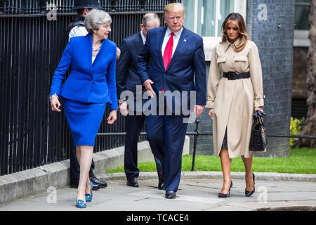 Londra, Regno Unito. Il 4 giugno, 2019. Il presidente statunitense Donald Trump e la First Lady Melania Trump sono accolti dal Primo Ministro Theresa Maggio e suo marito Filippo può Foto Stock