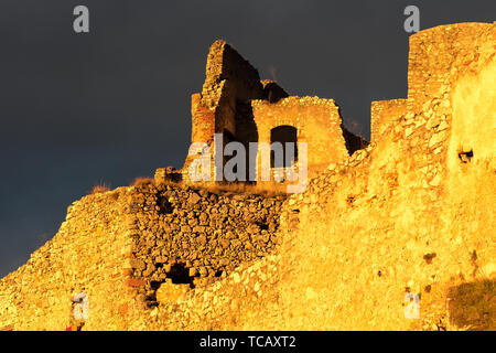 La rovina del castello di Beckov in Slovacchia Foto Stock