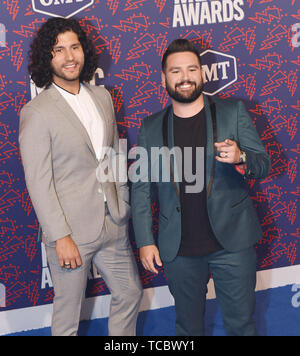 NASHVILLE, Tennessee - Giugno 05: Dan Smyers e Shay Mooney Dan Shay frequentare il 2019 CMT Music Awards a Bridgestone Arena a giugno 05, 2019 a Nashville, nel Tennessee. Foto: Nathan Cox per imageSPACE/MediaPunch Foto Stock