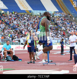 Roma, Italia - Jun 06: Darrel Hill NEGLI STATI UNITI D' AMERICA compete in uomini colpo messo evento durante la IAAF Diamond League 2019 Golden Gala Pietro Mennea a Roma (credito: Mickael Chavet/Zuma/Alamy Live News) Foto Stock