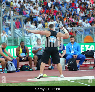 Roma, Italia - Jun 06: Joe Kovacs NEGLI STATI UNITI D' AMERICA compete in uomini colpo messo evento durante la IAAF Diamond League 2019 Golden Gala Pietro Mennea a Roma (credito: Mickael Chavet/Zuma/Alamy Live News) Foto Stock