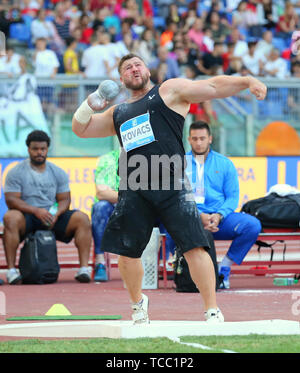 Roma, Italia - Jun 06: Joe Kovacs NEGLI STATI UNITI D' AMERICA compete in uomini colpo messo evento durante la IAAF Diamond League 2019 Golden Gala Pietro Mennea a Roma (credito: Mickael Chavet/Zuma/Alamy Live News) Foto Stock