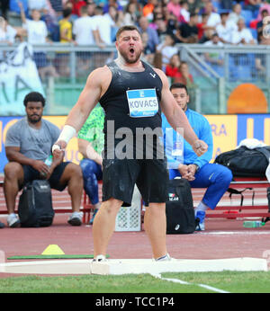 Roma, Italia - Jun 06: Joe Kovacs NEGLI STATI UNITI D' AMERICA compete in uomini colpo messo evento durante la IAAF Diamond League 2019 Golden Gala Pietro Mennea a Roma (credito: Mickael Chavet/Zuma/Alamy Live News) Foto Stock